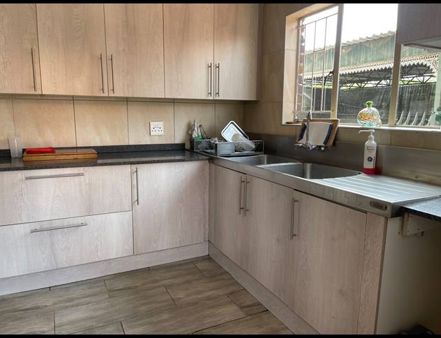 5 BEDROOM HOUSE FOR SALE IN VANDERBIJLPARK SE 2